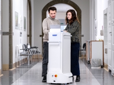 Hastanelerde İlaç Dağıtım Robotları